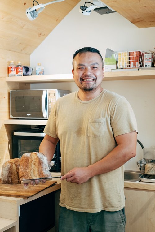 肯肯烘焙老闆Ken，曾在澳洲學習酸種麵包烘焙，回台後則致力在麵包中體現台灣風土。
